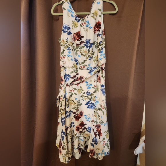 Gabby Skye Dresses & Skirts - GABBY skye sz 1r floral midi dress with belt